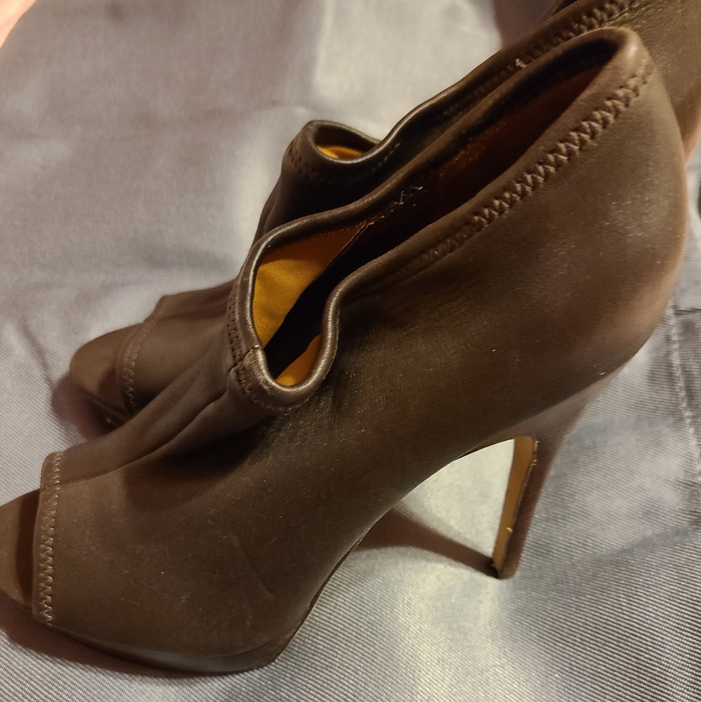 Via Spiga Peep toe